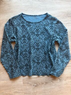 croft & barrow y2k blue long sleeve patterned top